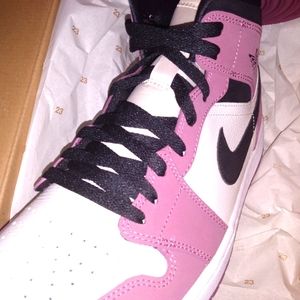 Jordan one mid mulberry black 10.5 M 12 W